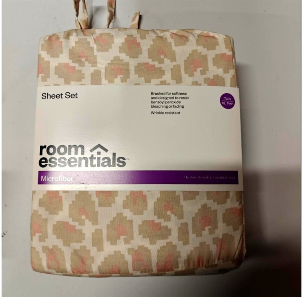 Room Essentials Twin/Twin XL Microfiber Sheet Set